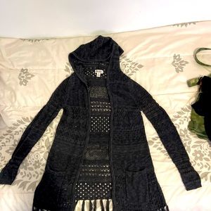 Hooded crochet fringe dark gray
cardigan